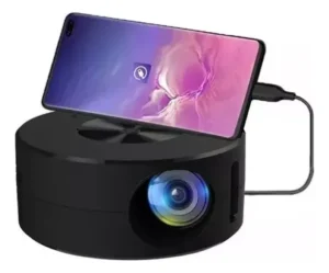 Projetor conectado a smartphone, exibindo imagem.